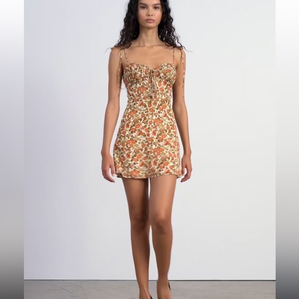 Réalisation par Devon dress in 70s floral